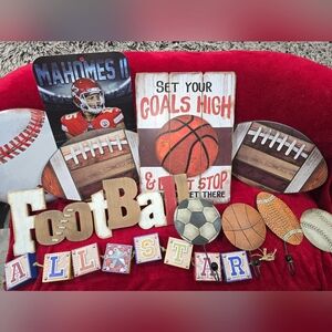 SportsThemed Decor Set 🏀⚾️🏈